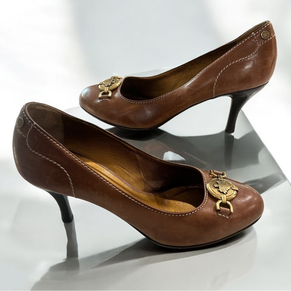 Swiss Bally Medallion Leather Pumps